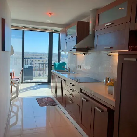 Beautiful 3 Bedroom Penthouse In Gzira- Pp23685 Gzira